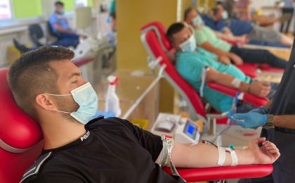 40 de poliţişti au donat sânge pentru micuţii bolnavi de cancer de la Spitalul "Louis Ţurcanu" Timişoara