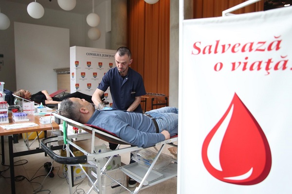 Zeci de angajați ai Consiliului Județean Timiș au donat sânge