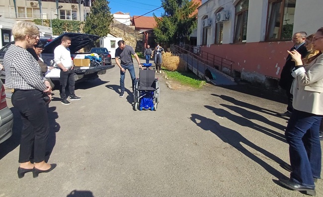 Donație importantă în sprijinul unor copii cu probleme de mobilitate