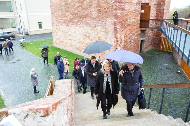 Turnul medieval din Ciacova, reabilitat cu fonduri europene, a fost redeschis publicului | FOTO