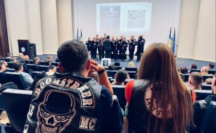 Un copil de 13 ani luptă cu o boală rară, greu de controlat. Comunitatea este chemată să nu rămână indiferentă