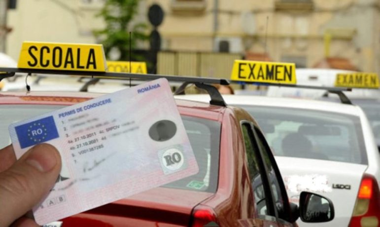 Două școli de șoferi din Timișoara fac mii de euro lunar fără să pornească mașina