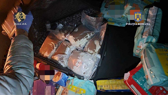 Șase kilograme de cristal, droguri de mare risc, confiscate de DIICOT Caraș-Severin