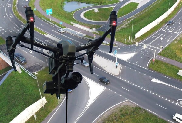 Despre autostrăzi, drone și privitul în viitor