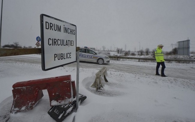 Restricții de circulație din cauza zăpezii și a unor lucrări