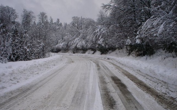 Circulație îngreunată pe DN 68A Coșevița – Margina, din cauza ninsorii abundente