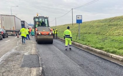 Atenţie, şoferi! Drumarii lucrează la Vărșand, pe DN 79A, pe varianta de ocolire a municipiului Caransebeș şi pe DN6 Sânnicolau Mare – Cenad
