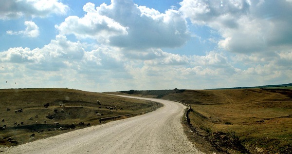Timișul are, încă, 540 kilometri de drumuri de pământ