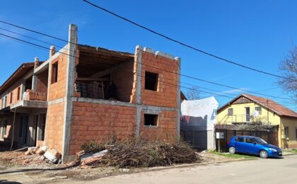 “Duplexul” cu… opt apartamente pentru care Nicolae Robu este cercetat de DNA Timișoara, în curs de demolare parțială