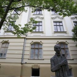 Dintre cei 20 de elevi din Timiş cu "10" la Evaluarea Naţională, 13 au optat pentru "Loga", 4 - "Mosil", 2 - "CNB" şi 1 - "Pedagogic"
