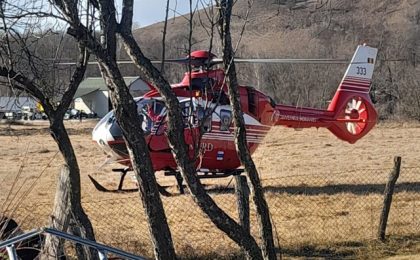 Accident grav cu un tractor: un bărbat a fost preluat de elicopterul SMURD și adus la Timișoara