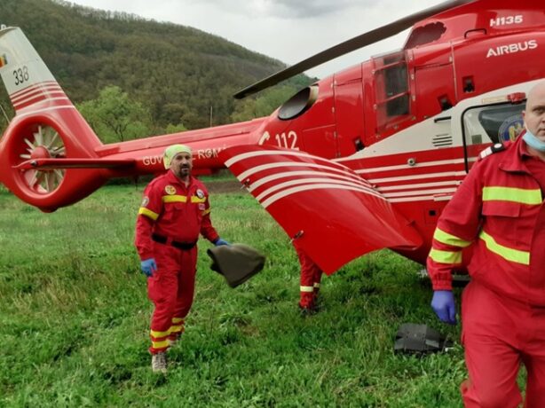 Bărbat prins sub un utilaj de foraj. A fost solicitat elicopterul SMURD