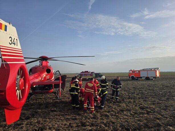 Bărbat rănit după ce s-a răsturnat cu un ATV într-o zonă greu accesibilă. A intervenit elicopterul SMURD