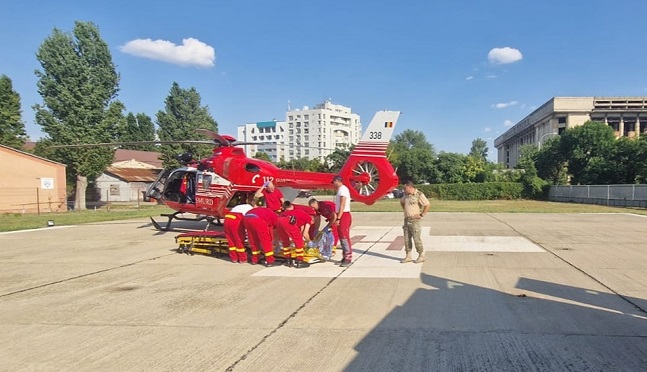 Adult în stare critică, cu arsuri pe 80% din suprafața corporală, transportat de urgență de la Timișoara la București