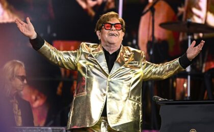 Elton John are vederea afectată de o infecție gravă