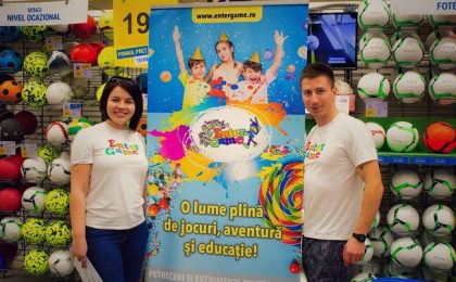 Doi tineri din Timișoara și-au propus ca în 2023 să facă fericite peste 5.000 de suflețele de copilași
