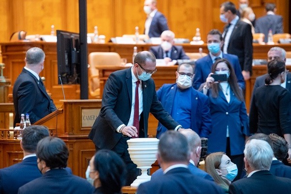 ”Lipsă de respect și de empatie față de poporul român”. Reacția senatorului PSD Eugen Dogariu după căderea Guvernului Cîțu