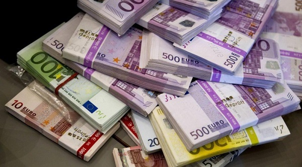 Prejudiciu de 34.000 de euro cauzat de un tânăr prin operaţiuni financiare frauduloase