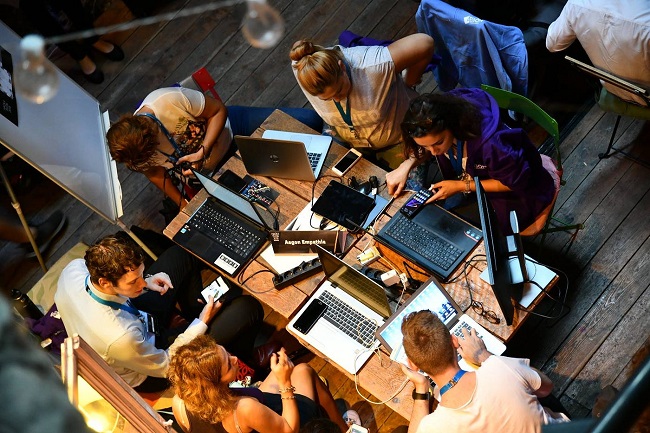 Înscrieri pentru hackathon-ul internațional organizat de Liga AC, dedicat elevilor și studenților