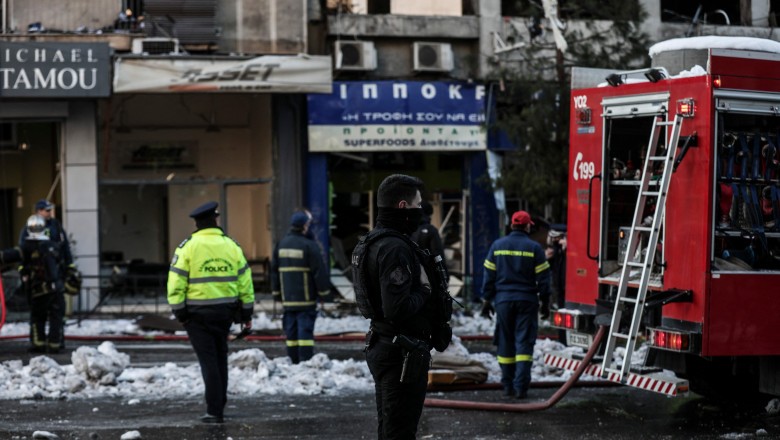 Video: Explozie urmată de un incendiu puternic, la Atena, în centru. Toate clădirile pe o distanță de 200 de metri au fost grav avariate