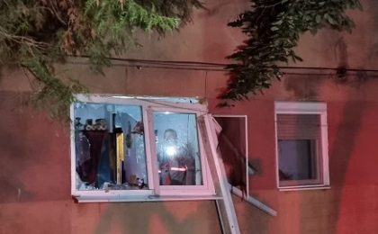 Explozie la parterul unui bloc din vestul țării