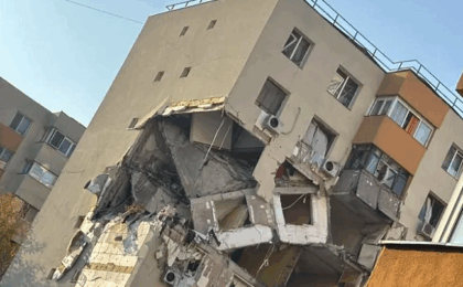 UPDATE. Explozie puternică într-un bloc din București. Două etaje au fost distruse complet. Planul roșu de intervenție a fost activat 1 Explozie puternică într-un bloc din București. Două etaje au fost distruse complet. Planul roșu de intervenție, activat