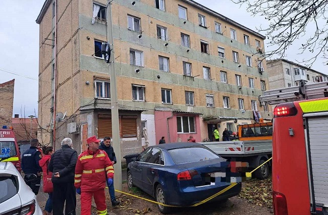 Explozie într-un bloc din Lugoj. O persoană a ajuns la spital