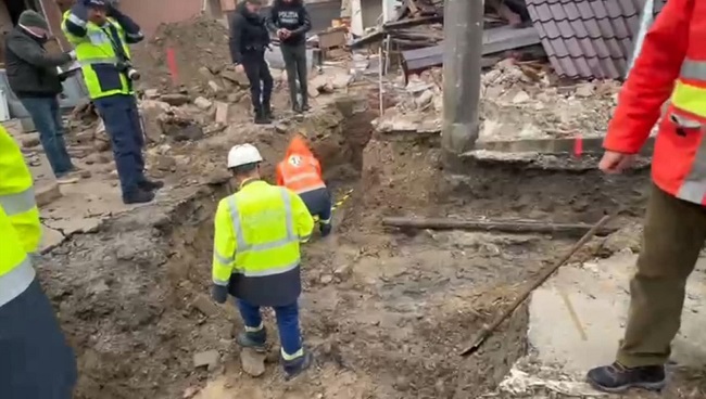 O conductă de gaz fisurată ar putea fi sursa exploziei din Lugoj (video)