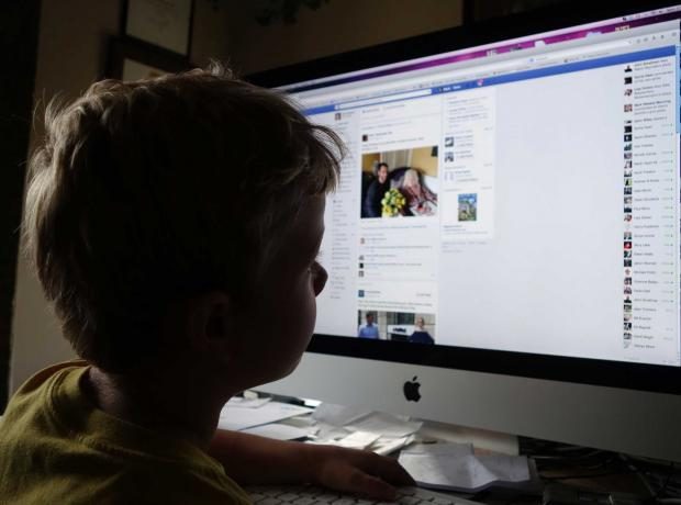 Marea Britanie intenționează să restricționeze utilizarea rețelelor de socializare pentru cei sub 16 ani