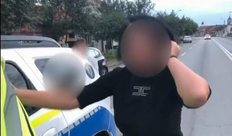 Video / Femeie prinsă băută la volan în Timiș, către polițiști: „Băi, tâmpitule, nu sunt beată!”