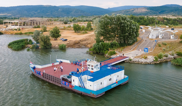 Un feribot pentru weekend, pe Dunărea bănățeană