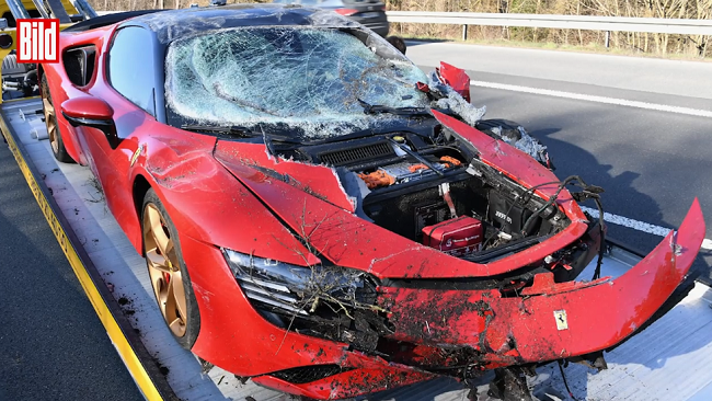Un bărbat a distrus un Ferrari de 440.000 de euro într-un test de viteză înainte de a-l cumpăra