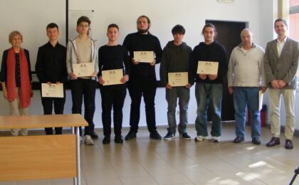 Medalie de aur pentru trei elevi din Timișoara și unul din Lugoj, cu echipa României, coordonată de prof. Sandu Golcea, la „Turnirul tinerilor Fizicieni”