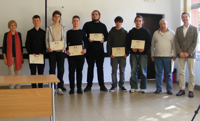 Medalie de aur pentru trei elevi din Timișoara și unul din Lugoj, cu echipa României, coordonată de prof. Sandu Golcea, la „Turnirul tinerilor Fizicieni”