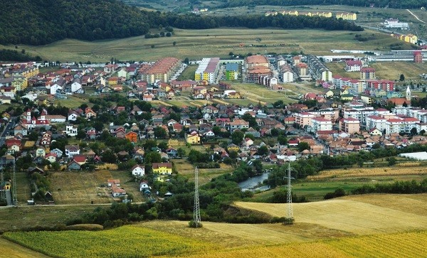 Localitatea cu cea mai tânără și educată populație din România. Este o comună