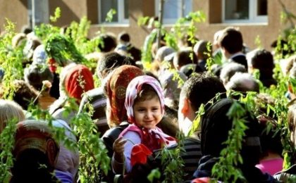 Circa 2,4 milioane de români îşi sărbătoresc onomastica de Florii