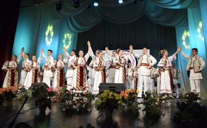 Regal folcloric în Festivalul ”Tradiții la Români”, la Timișoara. Intrarea este gratuită, dar cu invitații. Spectacolul poate fi urmărit și online
