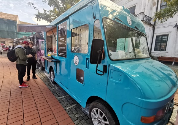 Fără vânzători ambulanți în piețele centrale. CL Timișoara modifică regulamentul pentru comerț stradal