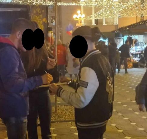 Tinere depistate de polițiștii locali timișoreni solicitând bani în numele unei asociații care ridică semne de întrebare, în Piața Victoriei