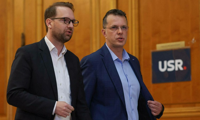 Ministrul Apărării, Ionuț Moșteanu, a demisionat. Reacția lui Dominic Fritz