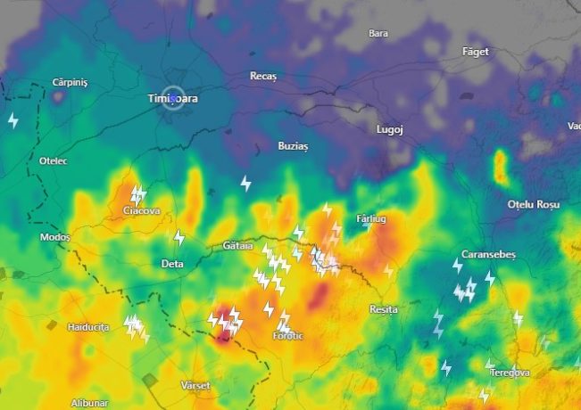 Nori grei, fulgere și tunete în apropiere de Timișoara