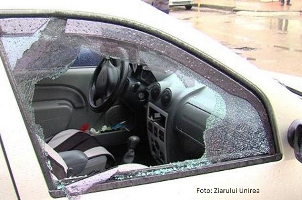Tânărul din Timișoara, care a spart 16 mașini într-o singură noapte, era vecin cu păgubiții. Ce spun aceștia
