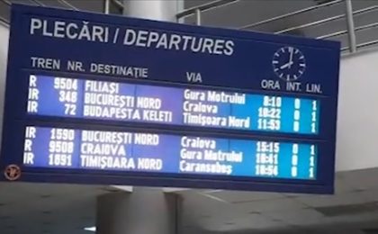 Haos pe calea ferată! Călătorii din patru trenuri, blocaţi de ore întregi în gările din Caraş-Severin
