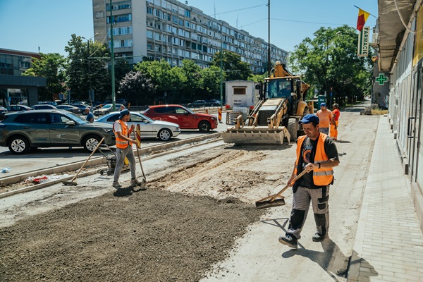 Lucrările la piațeta de lângă Gara de Nord sunt gata - continuă cele de pe bulevard. Foto