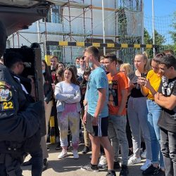 Trupele speciale ale poliției au descins la o școală din Timiș. Foto
