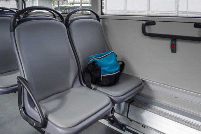 O femeie a itat o geantă cu 40.000 de euro intr-un autobuz
