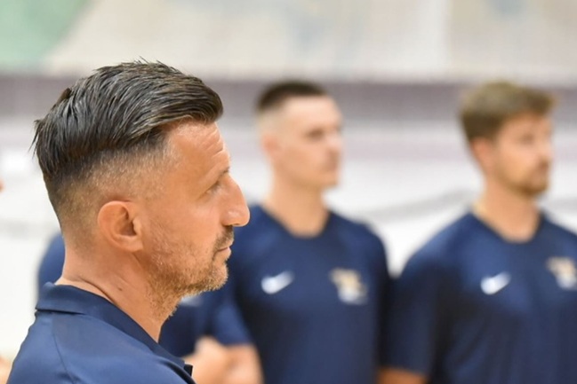 Handbaliștii alb-violeți au fost învinși de Partizan Belgrad. George Buricea a testat mai multe sisteme de joc