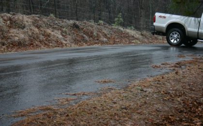 Atenție, șoferi! GHEAȚĂ NEAGRĂ pe șoselele din România