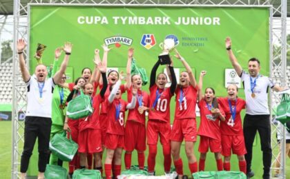 Fete de aur! Echipa de fotbal feminin a Școlii Gimnaziale nr. 24 din Timişoara a devenit campioană naţională - U12