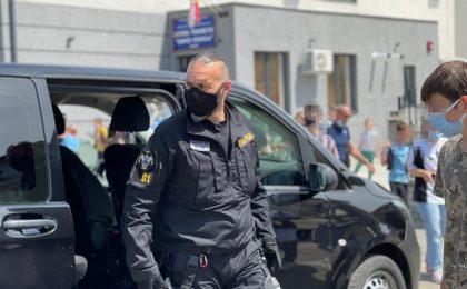 Elevii din Giroc, față în față cu "mascații" Poliției Timiș